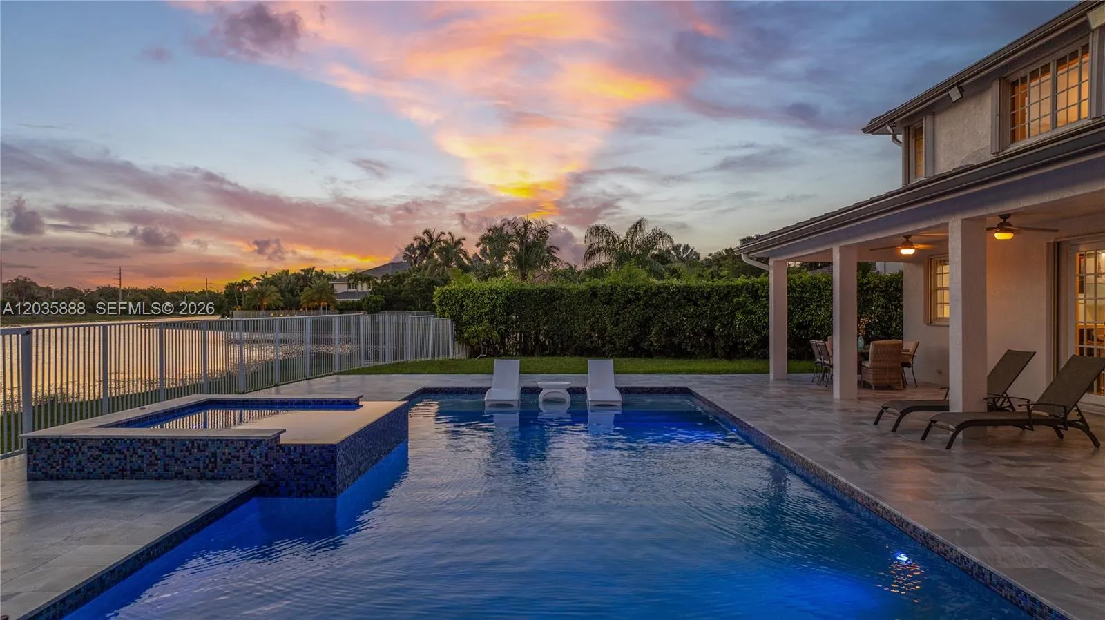 Foto de propiedad en 2505 Hunters Run Way, Weston, FL 33327 Weston con MLS# 