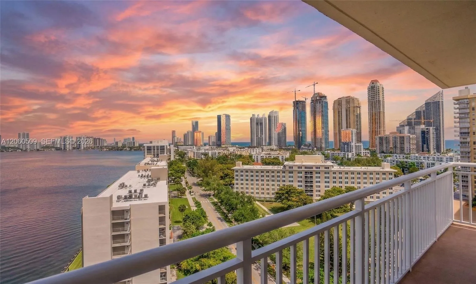 Foto de propiedad en 251 174th Street 1517, Sunny Isles Beach, FL 33160 Sunny Isles Beach con MLS# 