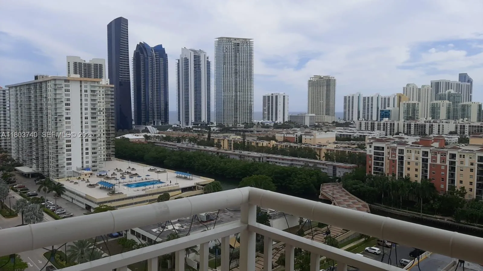 Foto de propiedad en 251 174th Street 1711, Sunny Isles Beach, FL 33160 Sunny Isles Beach con MLS# 
