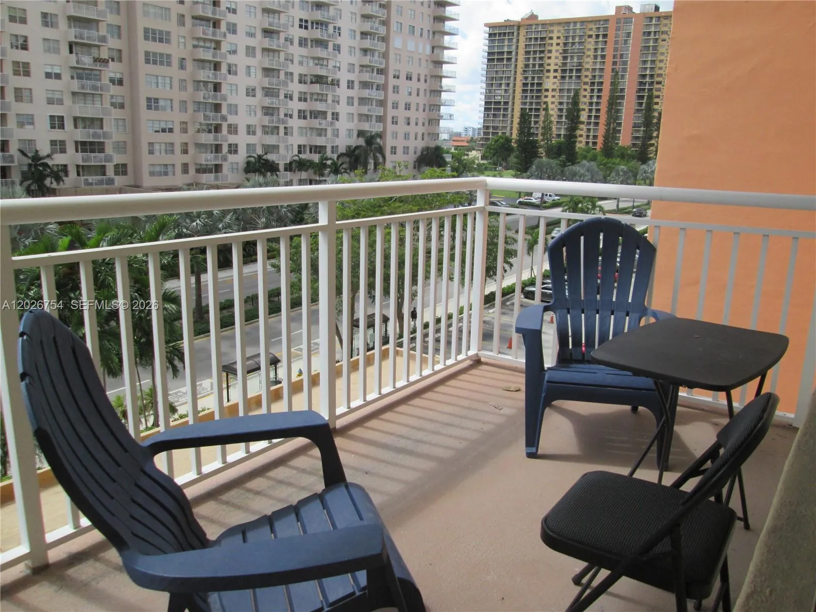 Foto de propiedad en 251 174th Street 411, Sunny Isles Beach, FL 33160 Sunny Isles Beach con MLS# 