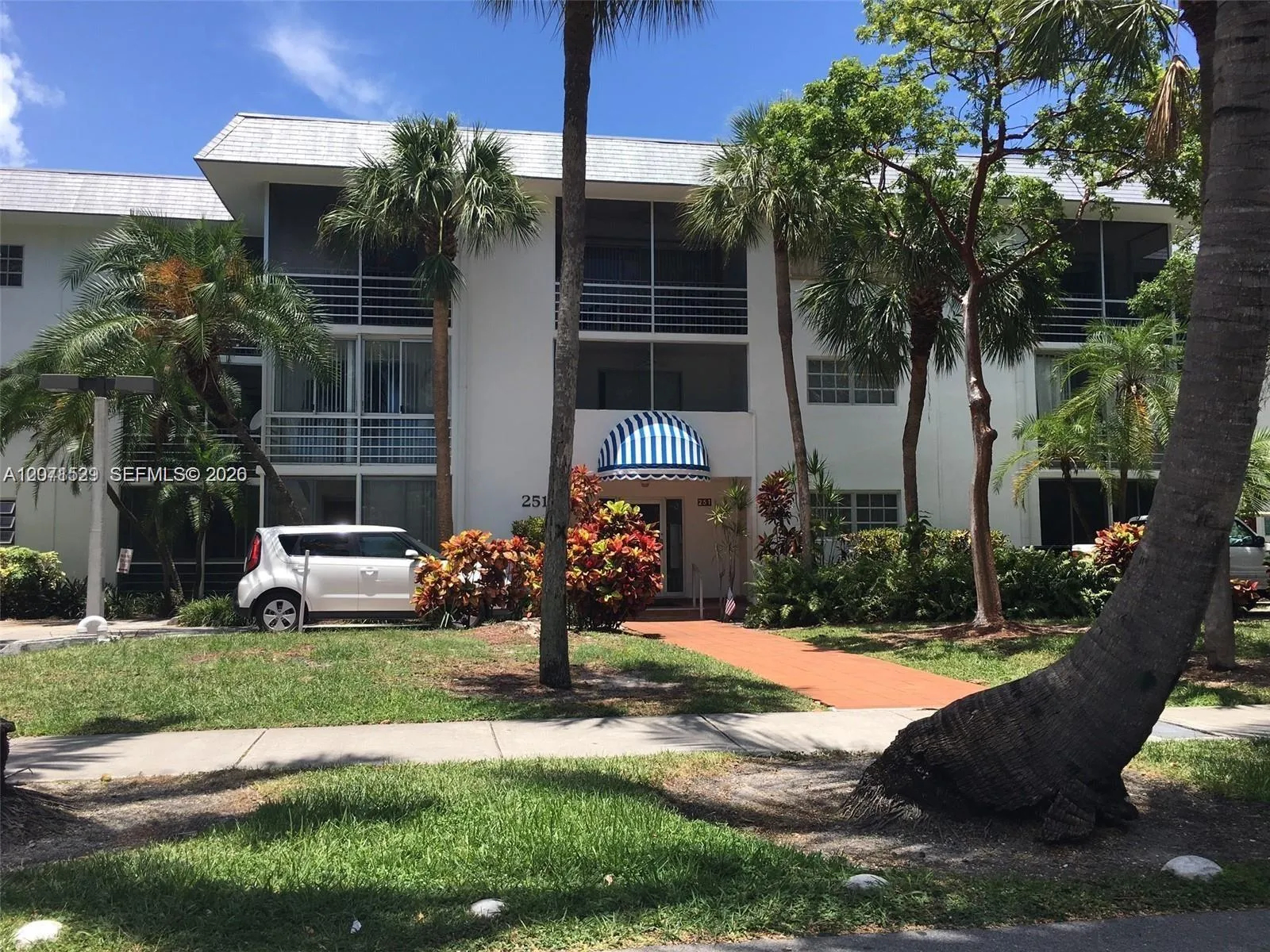 Foto de propiedad en 251 Galen Drive 304E, Key Biscayne, FL 33149 Key Biscayne con MLS# 