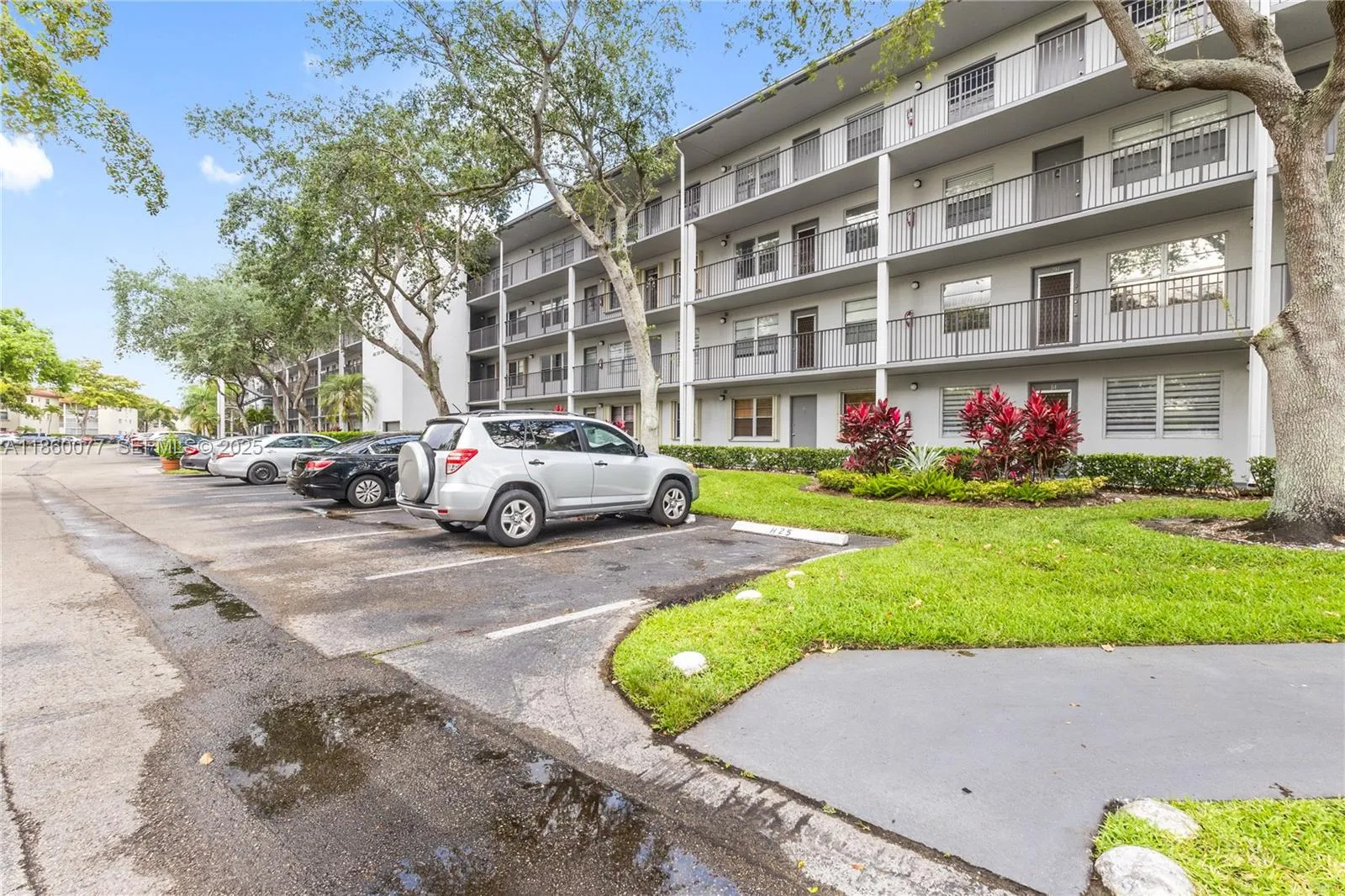 Foto de propiedad en 251 SW 132 Way 114H, Pembroke Pines, FL 33027 Pembroke Pines con MLS# 