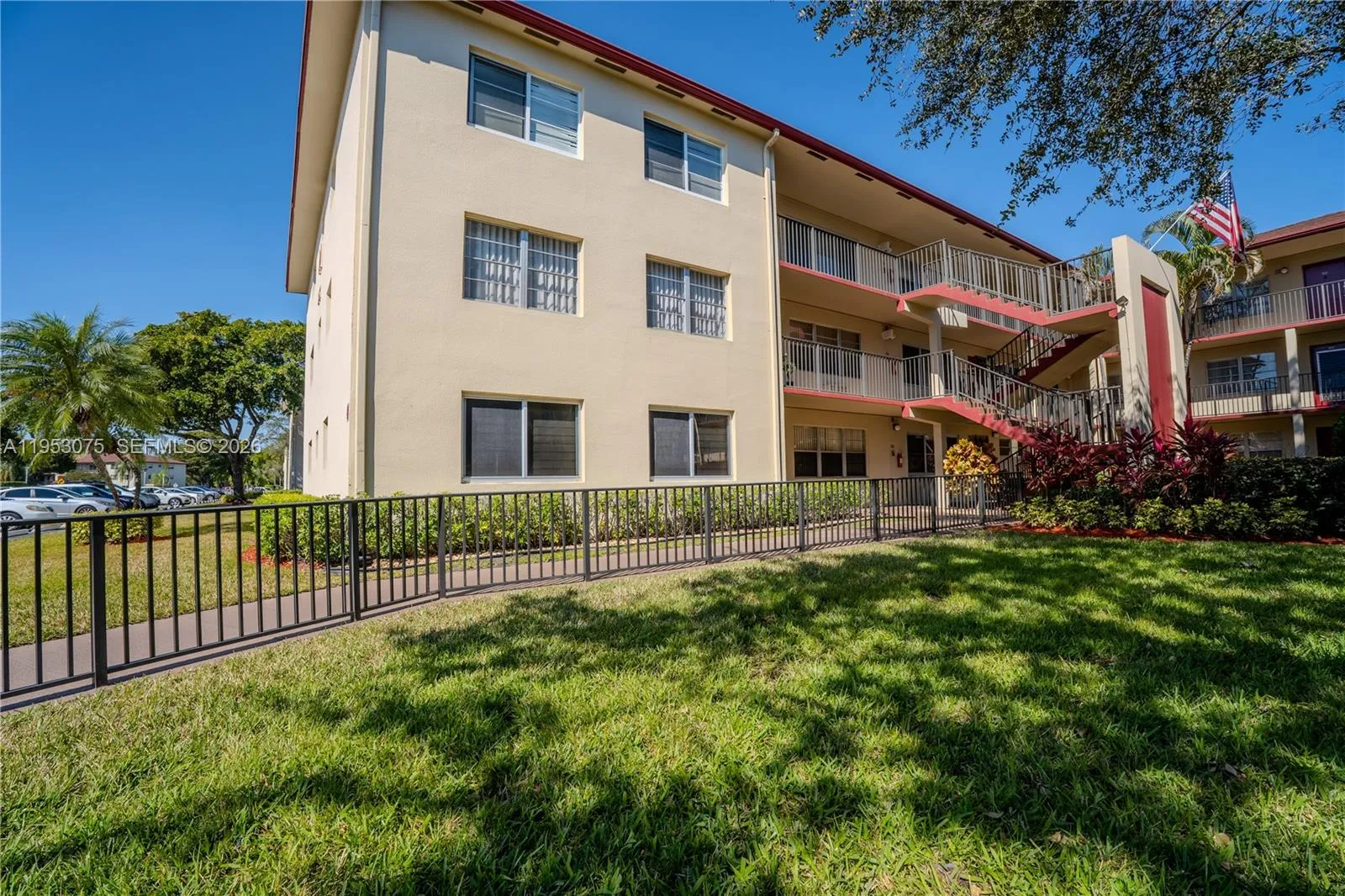 Foto de propiedad en 251 SW 134th Way 302M, Pembroke Pines, FL 33027 Pembroke Pines con MLS# 