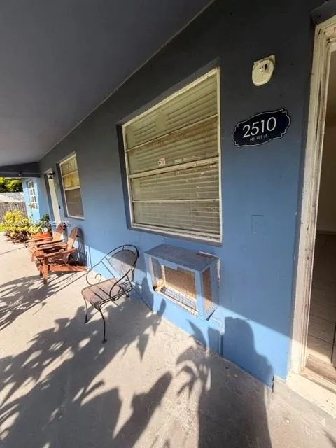 Foto de propiedad en 2510 NE 181st Street 1, North Miami Beach, FL 33160 North Miami Beach con MLS# 