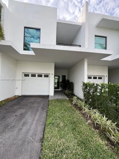 Foto de propiedad en 2511 Pierce Street 4, Hollywood, FL 33020 Hollywood con MLS# 
