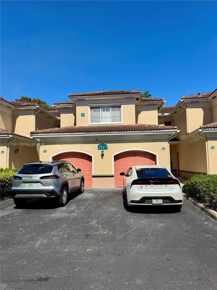 Foto de propiedad en 2517 Centergate Drive 203, Miramar, FL 33025 Miramar con MLS# 