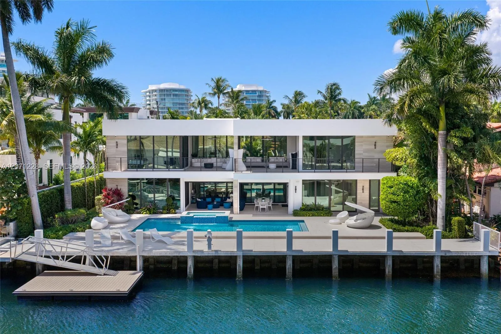 Foto de propiedad en 2519 Lucille Drive, Fort Lauderdale, FL 33316 Fort Lauderdale con MLS# 