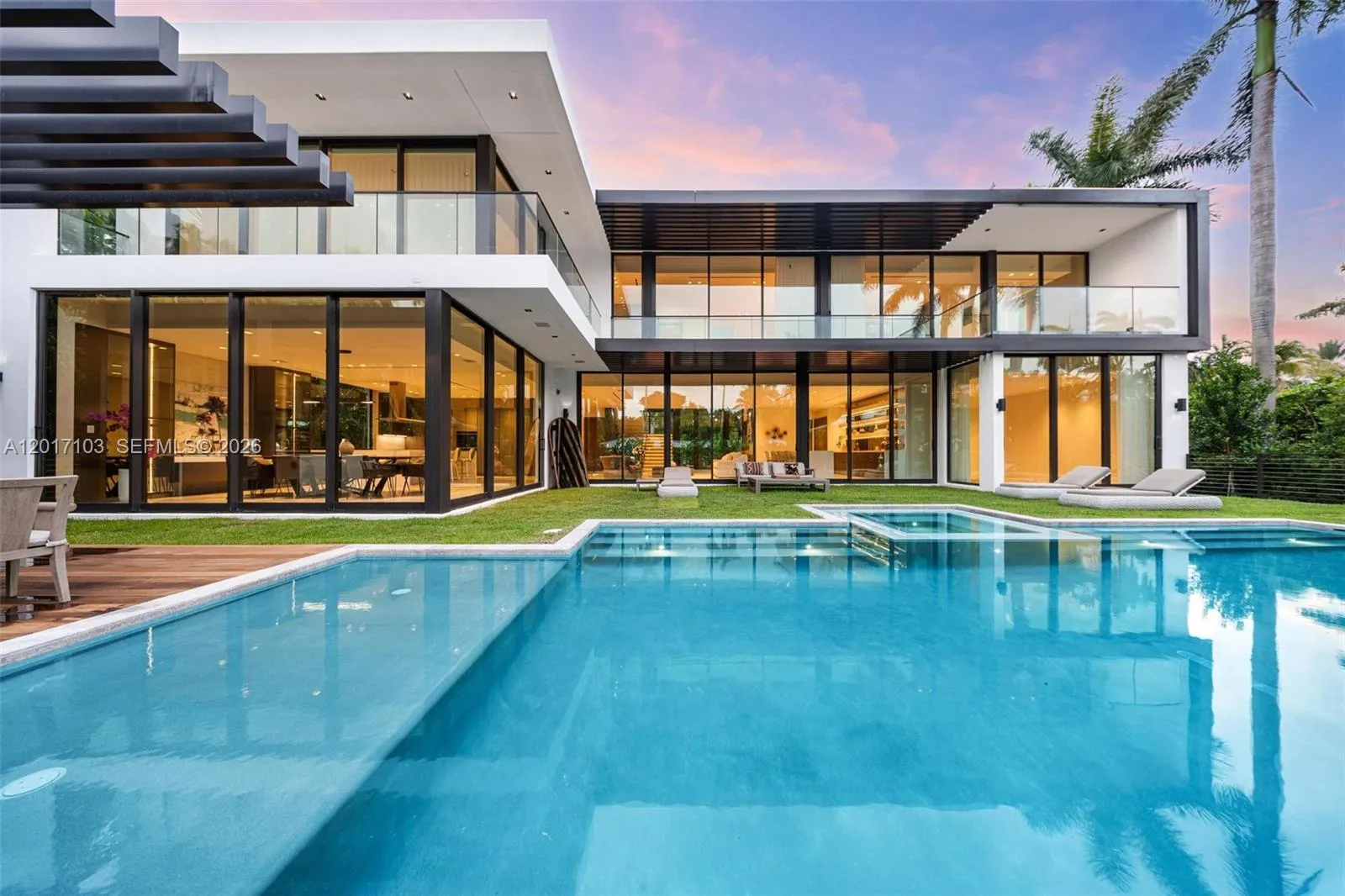 Foto de propiedad en 2520 Shelter Avenue, Miami Beach, FL 33140 Miami Beach con MLS# 