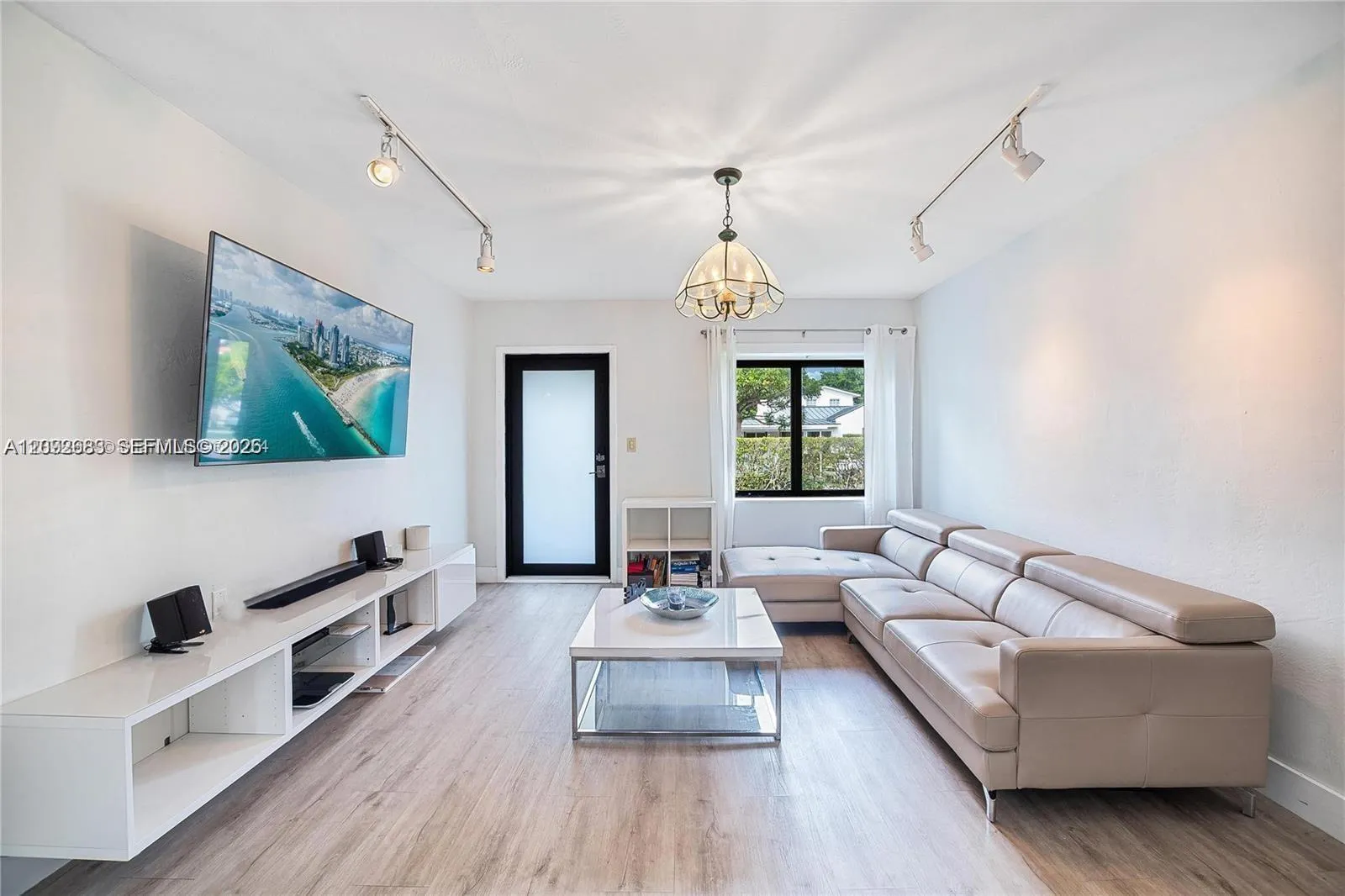 Foto de propiedad en 2520 SW 20th Street, Miami, FL 33145 Miami con MLS# 