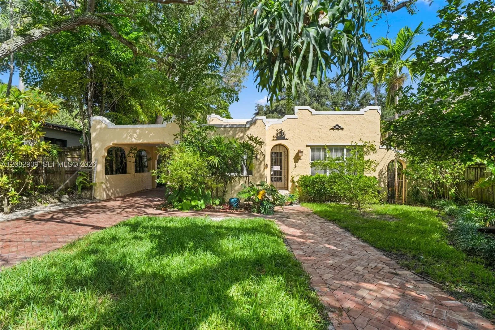 Foto de propiedad en 2521 Inagua Avenue, Miami, FL 33133 Miami con MLS# 