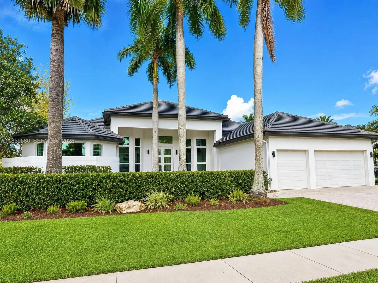 Foto de propiedad en 2523 Montclaire Circle, Weston, FL 33327 Weston con MLS# 