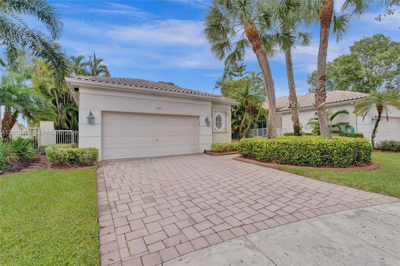 Foto de propiedad en 2525 Bay Pointe Court, Weston, FL 33327 Weston con MLS# 