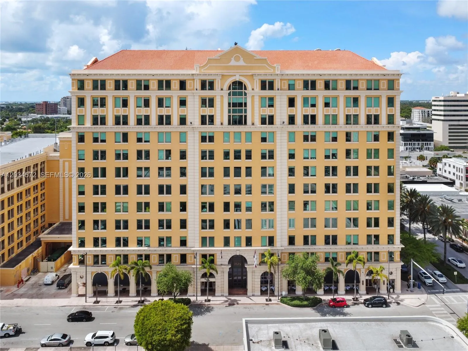 Foto de propiedad en 2525 Ponce De Leon Boulevard 300, Coral Gables, FL 33134 Coral Gables con MLS# 