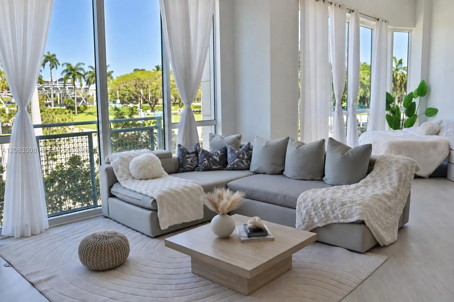 Foto de propiedad en 253 NE 2nd Street 229, Miami, FL 33132 Miami con MLS#