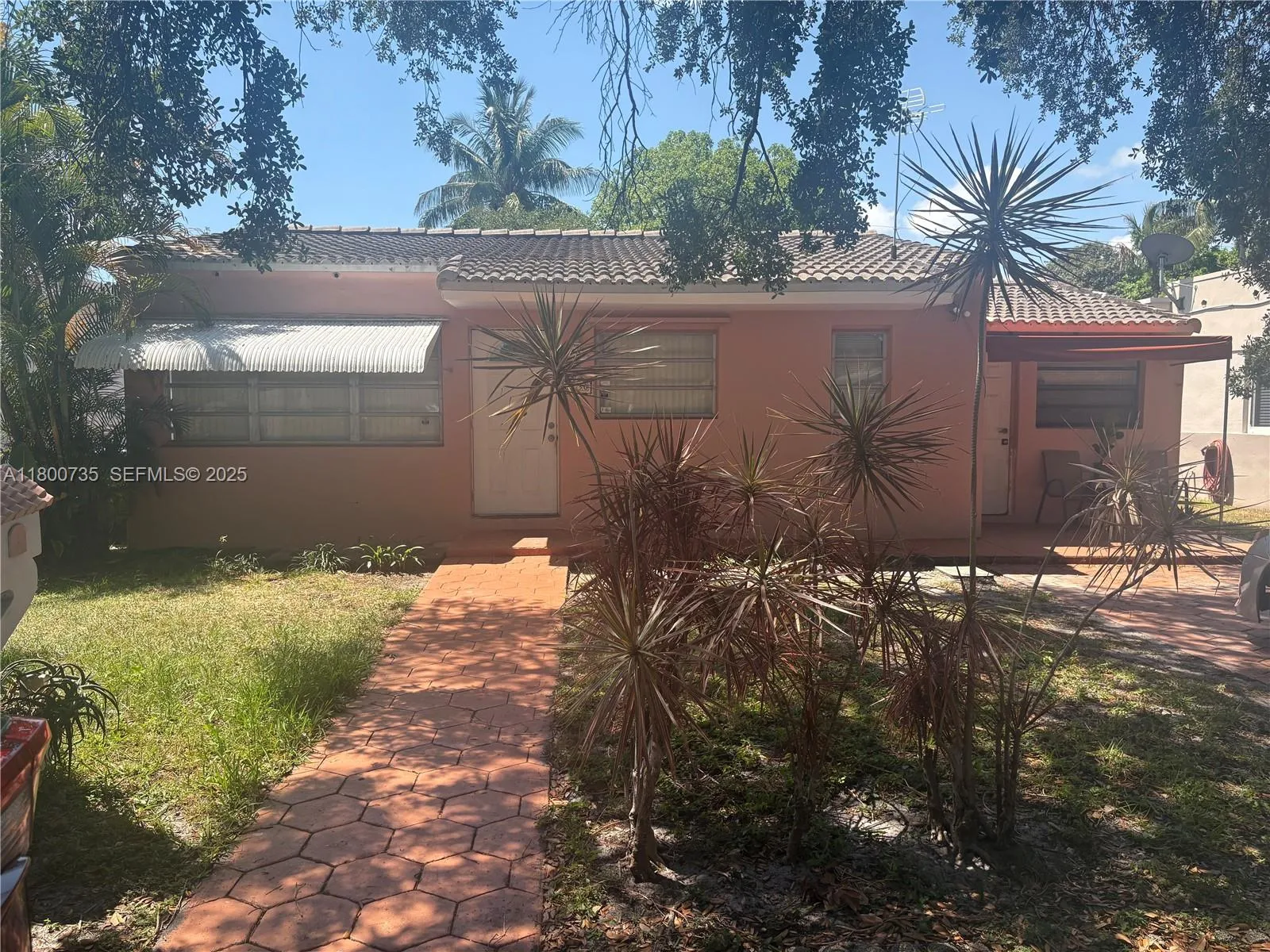 Foto de propiedad en 2530 Washington Street, Hollywood, FL 33020 Hollywood con MLS# 