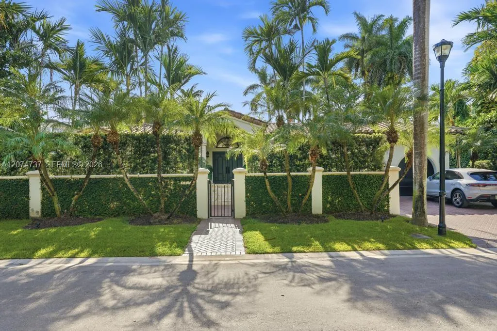 Foto de propiedad en 2532 NW Lake Avenue, Miami Beach, FL 33140 Miami Beach con MLS# 