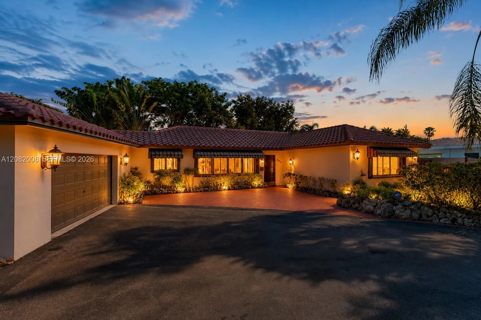 Foto de propiedad en 2533 NE 35th Drive, Fort Lauderdale, FL 33308 Fort Lauderdale con MLS# 