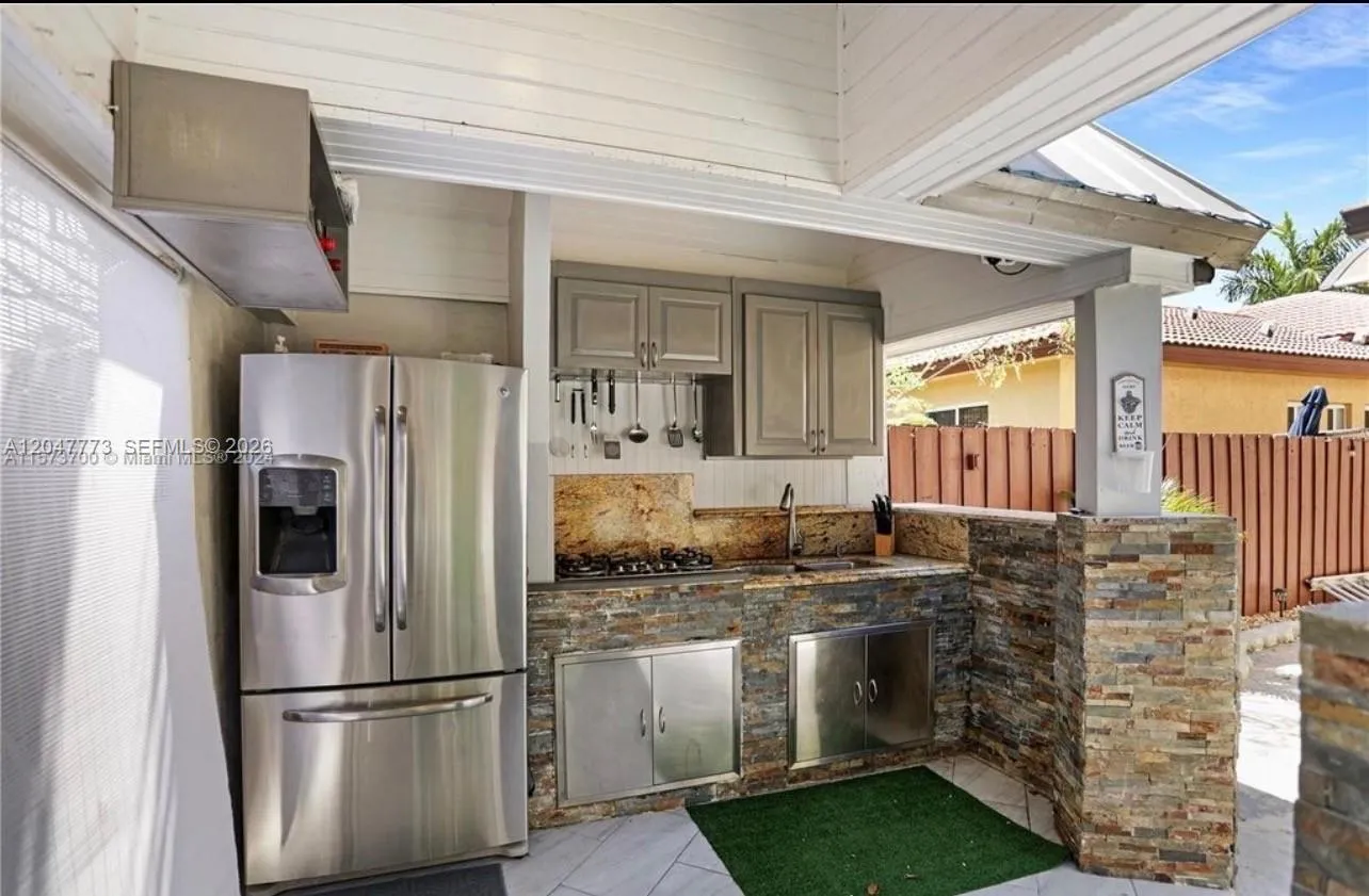 Foto de propiedad en 2535 NE 41st Avenue, Homestead, FL 33033 Homestead con MLS# 