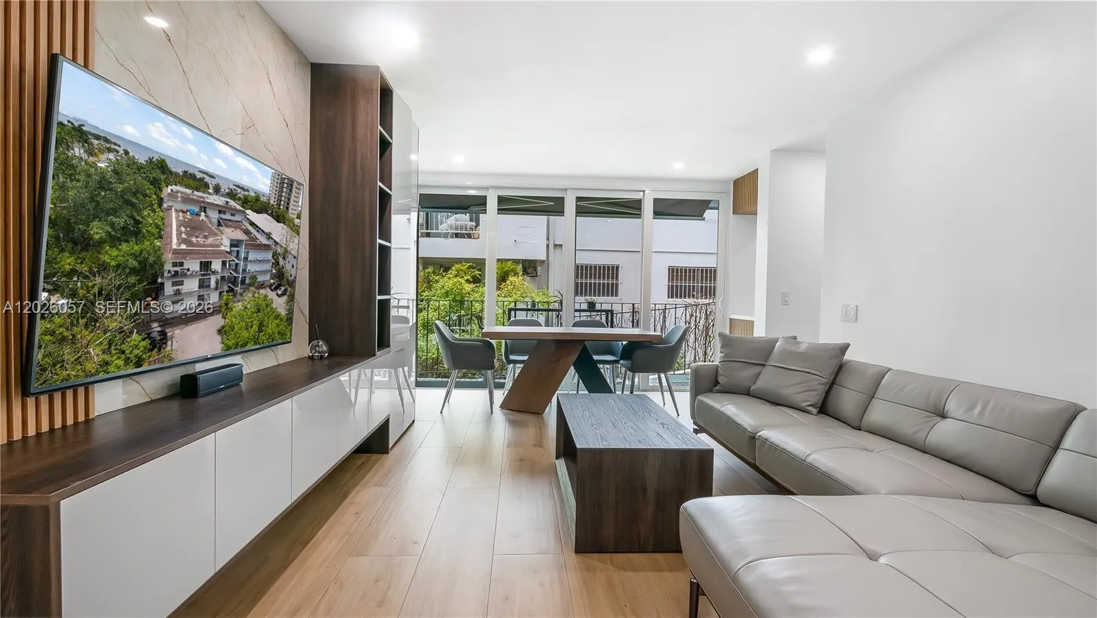 Foto de propiedad en 2539 S Bayshore Drive 212A, Miami, FL 33133 Miami con MLS#