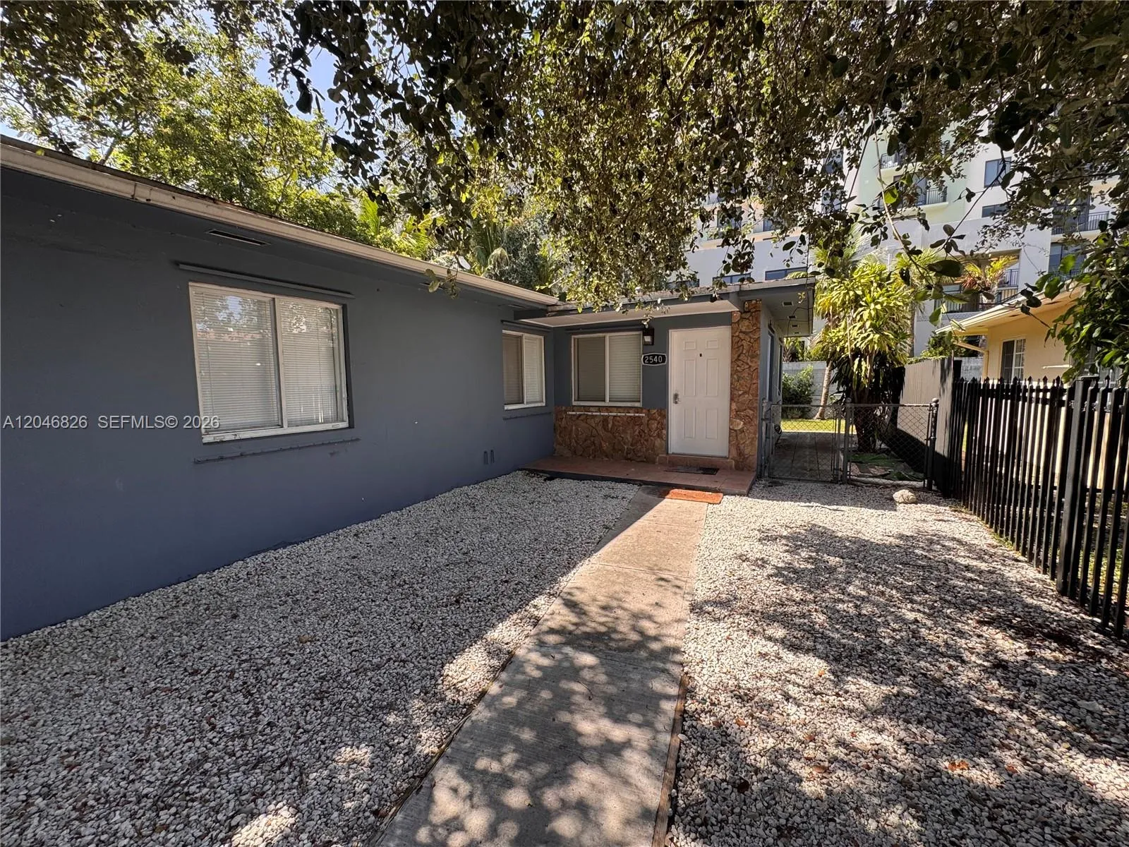 Foto de propiedad en 2540 NE 181st Street 2542, North Miami Beach, FL 33160 North Miami Beach con MLS# 