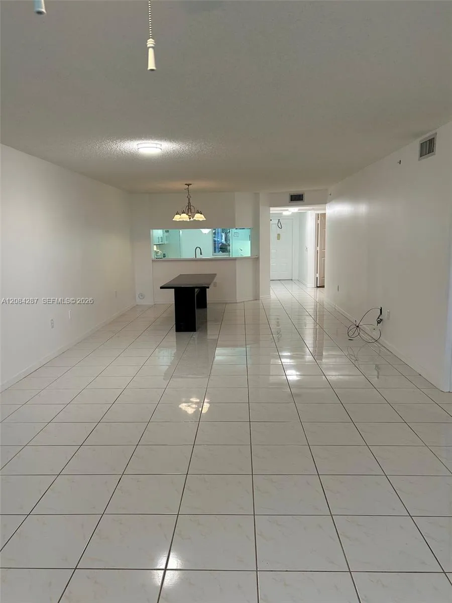 En Venta 2541 N Nob Hill Road 109, Sunrise, FL 33322, Sunrise, FL 33322