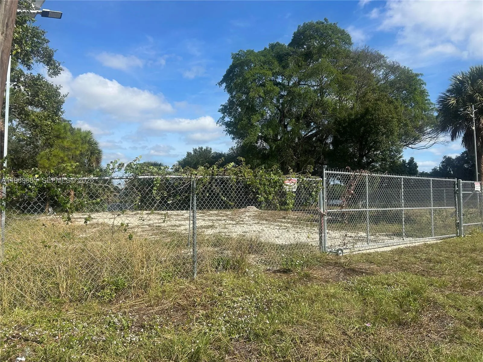 Foto de propiedad en 2541 SW 36th Street, Dania Beach, FL 33312 Dania Beach con MLS# 