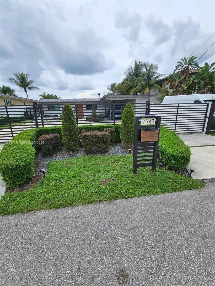 Foto de propiedad en 2543 Gulfstream Lane, Fort Lauderdale, FL 33312 Fort Lauderdale con MLS# 