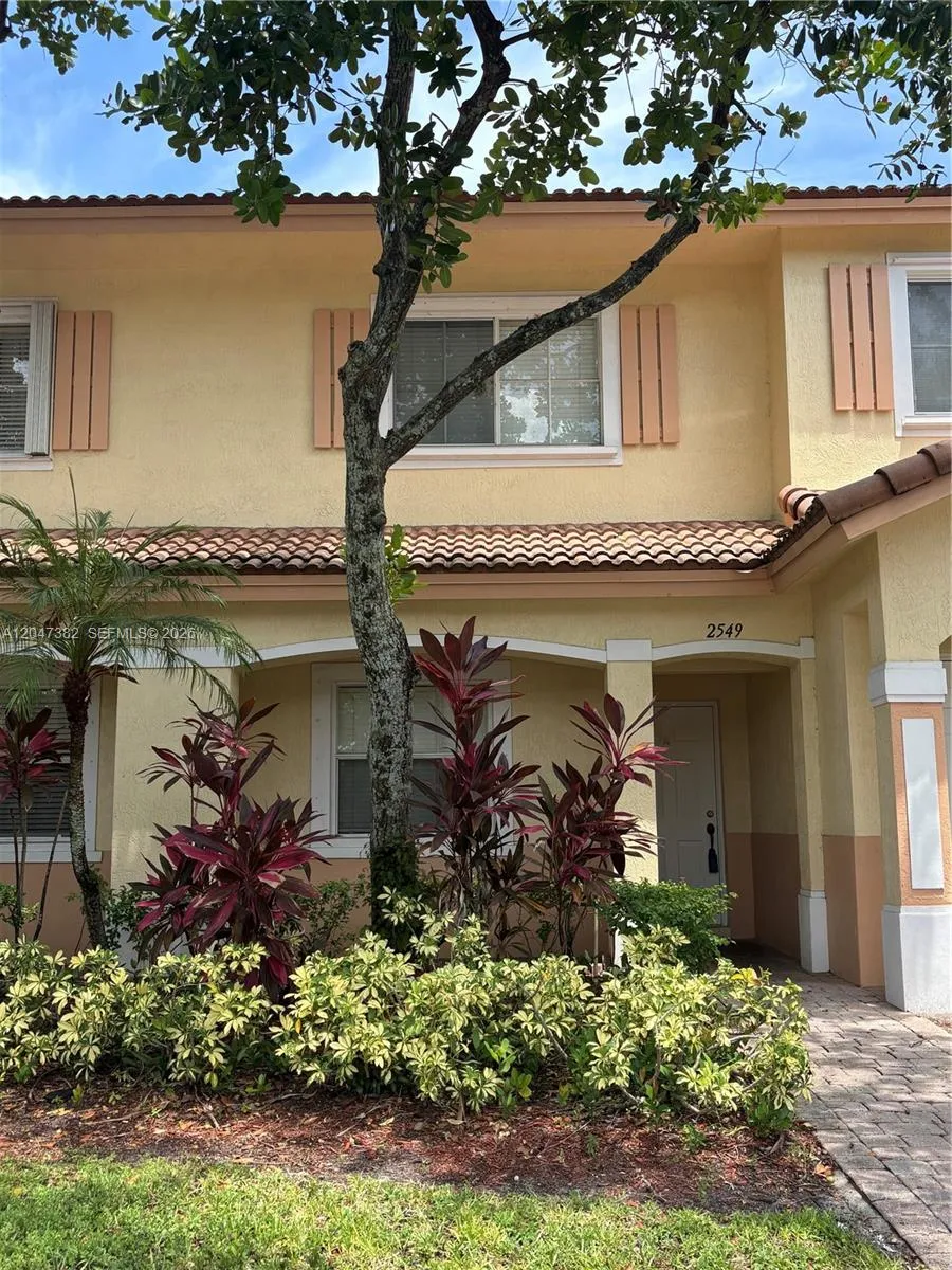 Foto de propiedad en 2549 SW 83rd Terrace 105, Miramar, FL 33025 Miramar con MLS# 