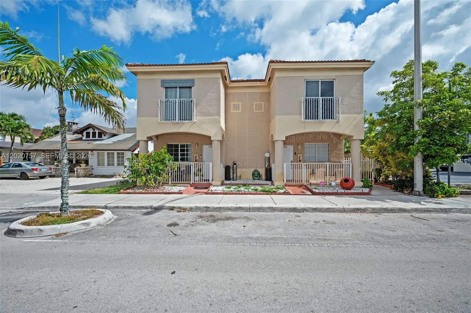 En Venta 255 E 3rd Street 1, Hialeah, FL 33010, Hialeah, FL 33010