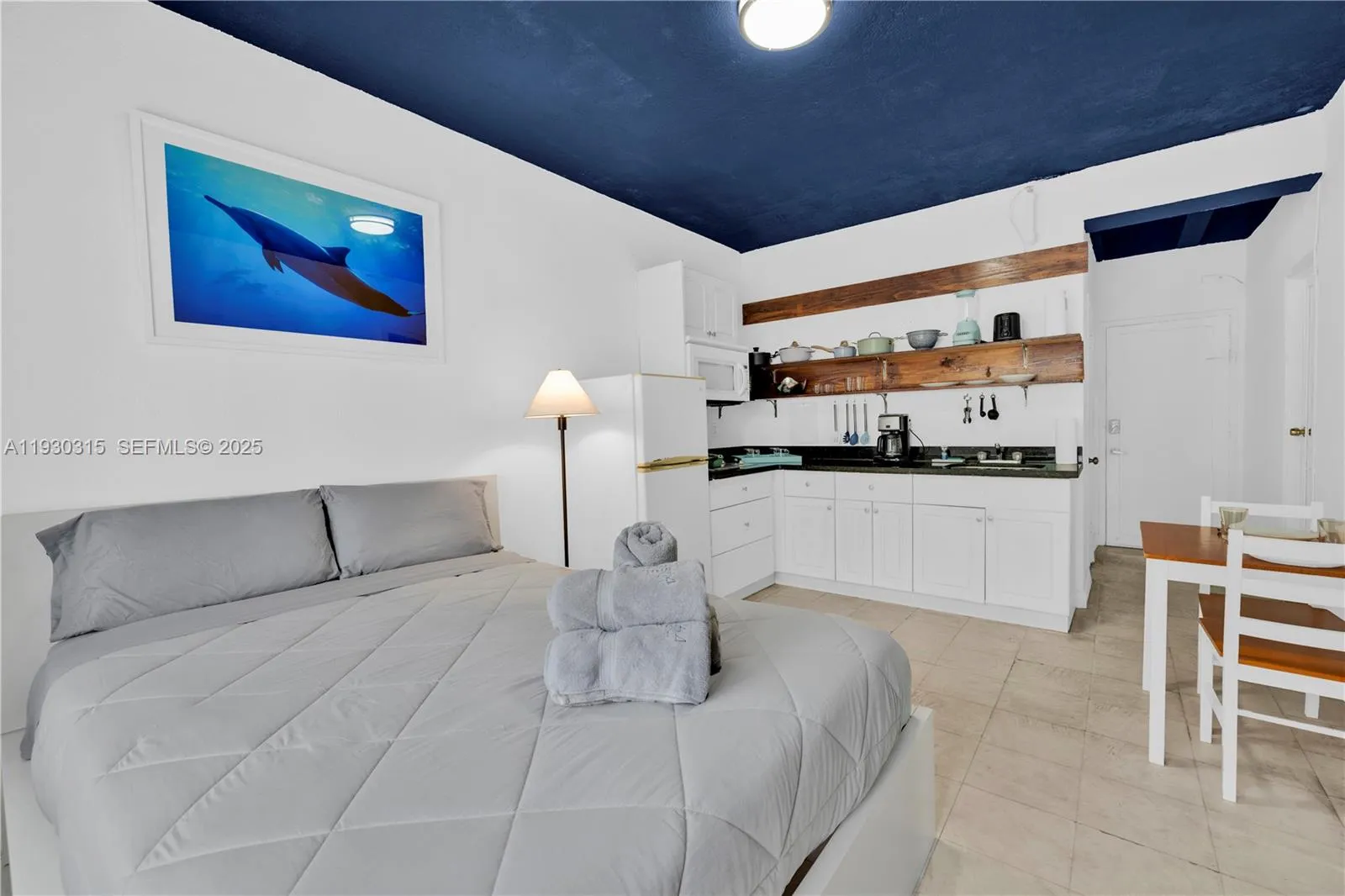 Foto de propiedad en 255 W 24th Street 302, Miami Beach, FL 33140 Miami Beach con MLS# 