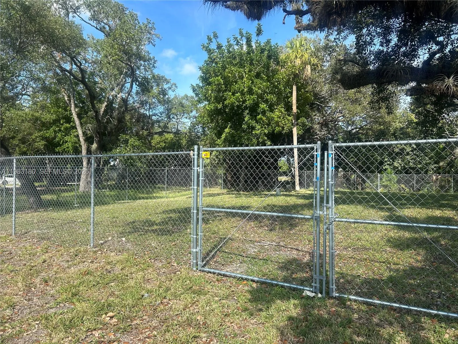 Foto de propiedad en 2551 SW 36th Street, Dania Beach, FL 33312 Dania Beach con MLS# 
