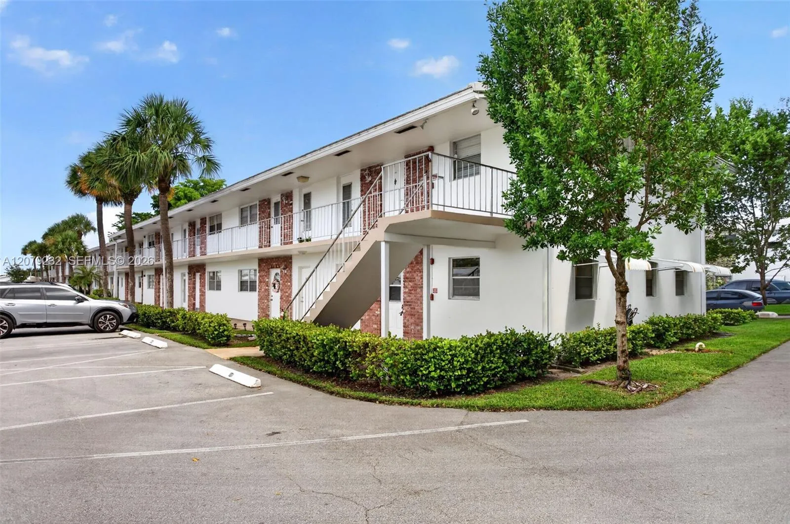 Foto de propiedad en 2551 W Golf Boulevard 101, Pompano Beach, FL 33064 Pompano Beach con MLS# 