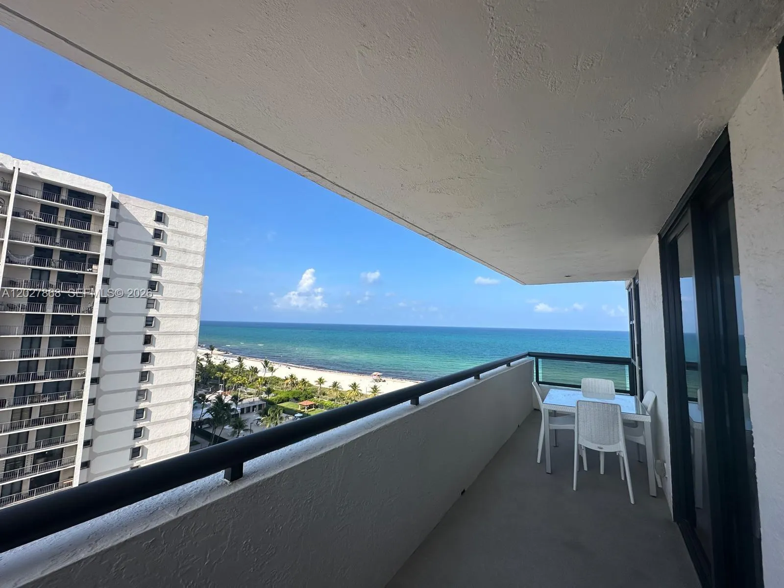 Foto de propiedad en 2555 Collins Avenue 1400, Miami Beach, FL 33140 Miami Beach con MLS# 