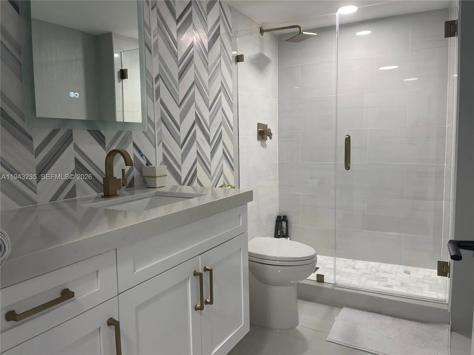 Foto de propiedad en 2555 Collins Avenue 1409, Miami Beach, FL 33140 Miami Beach con MLS# 