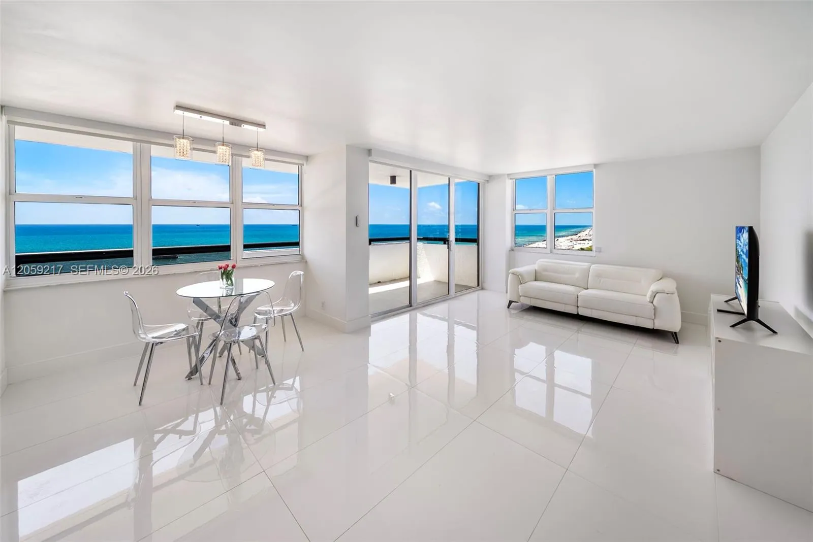Foto de propiedad en 2555 Collins Avenue 1511, Miami Beach, FL 33140 Miami Beach con MLS# 