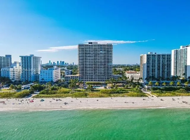 Foto de propiedad en 2555 Collins Avenue 2200, Miami Beach, FL 33140 Miami Beach con MLS#