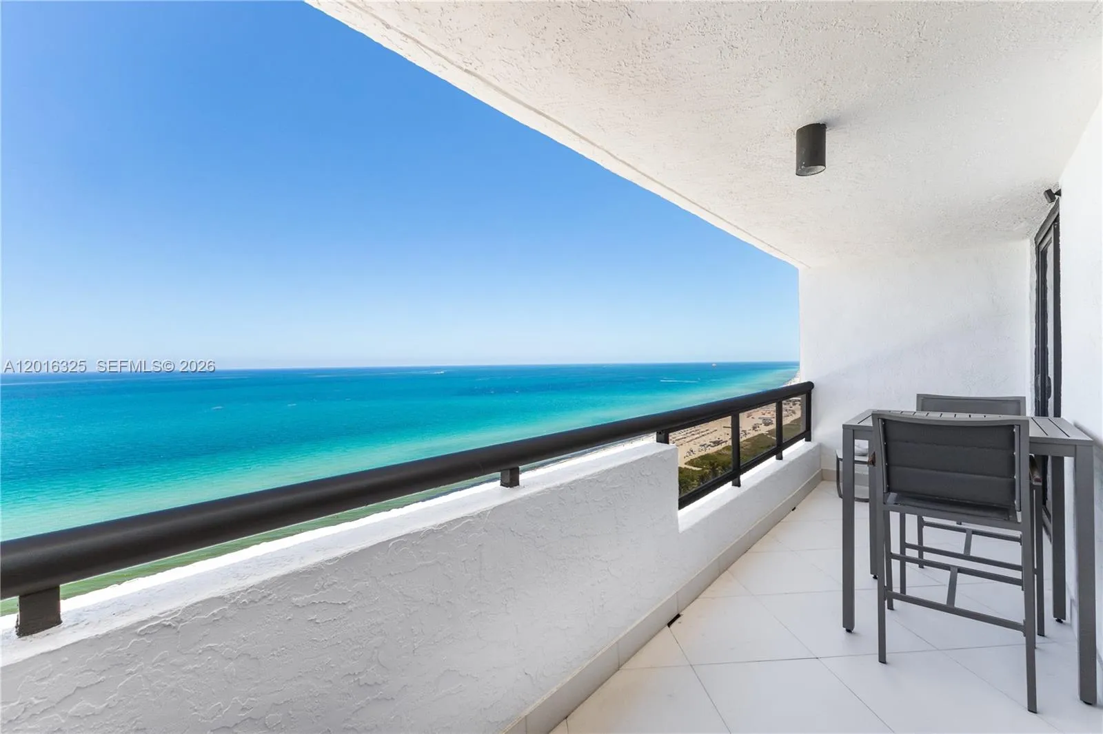 Foto de propiedad en 2555 Collins Avenue 2205, Miami Beach, FL 33140 Miami Beach con MLS# 