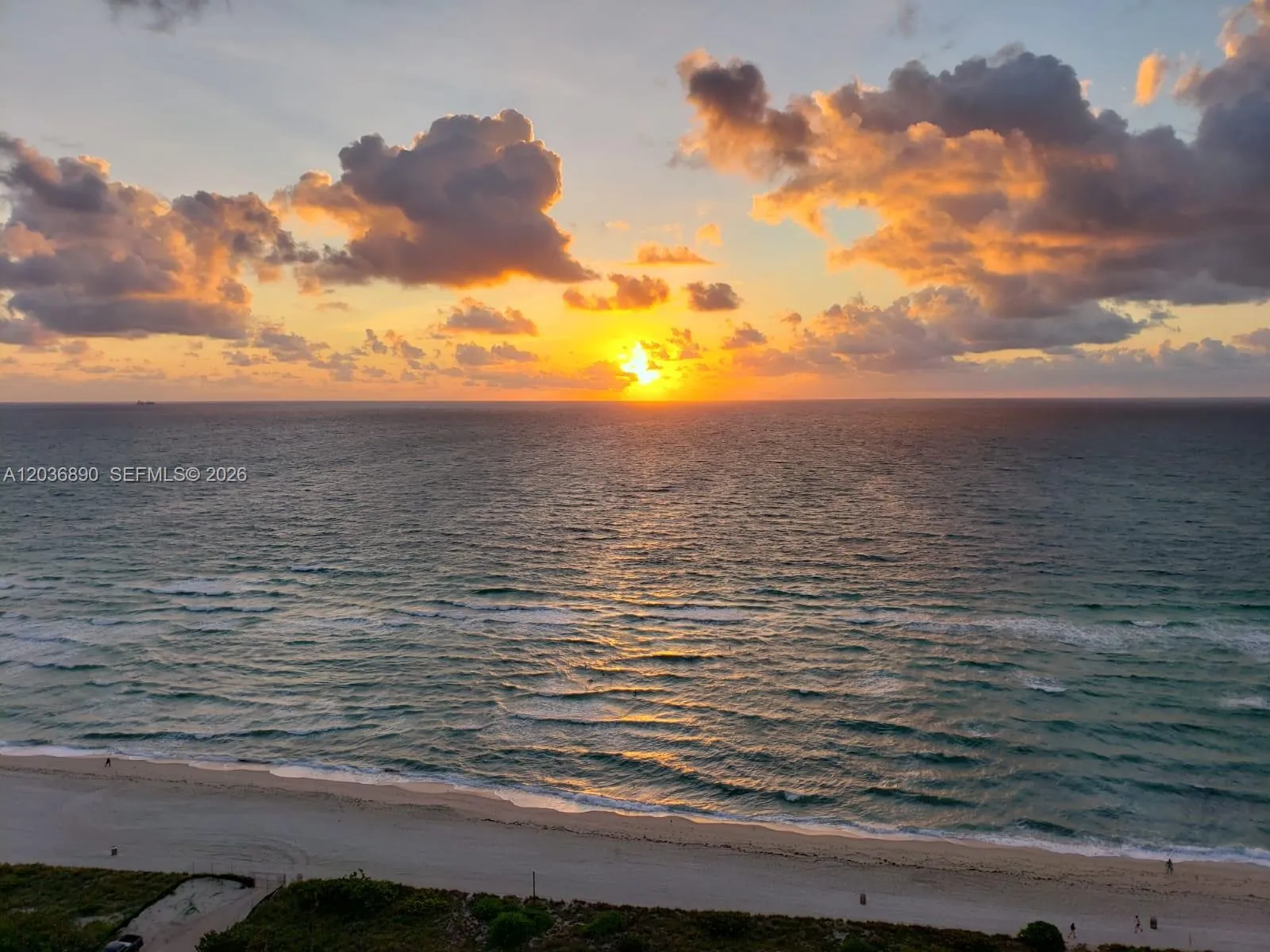 Foto de propiedad en 2555 Collins Avenue 2207, Miami Beach, FL 33140 Miami Beach con MLS# 