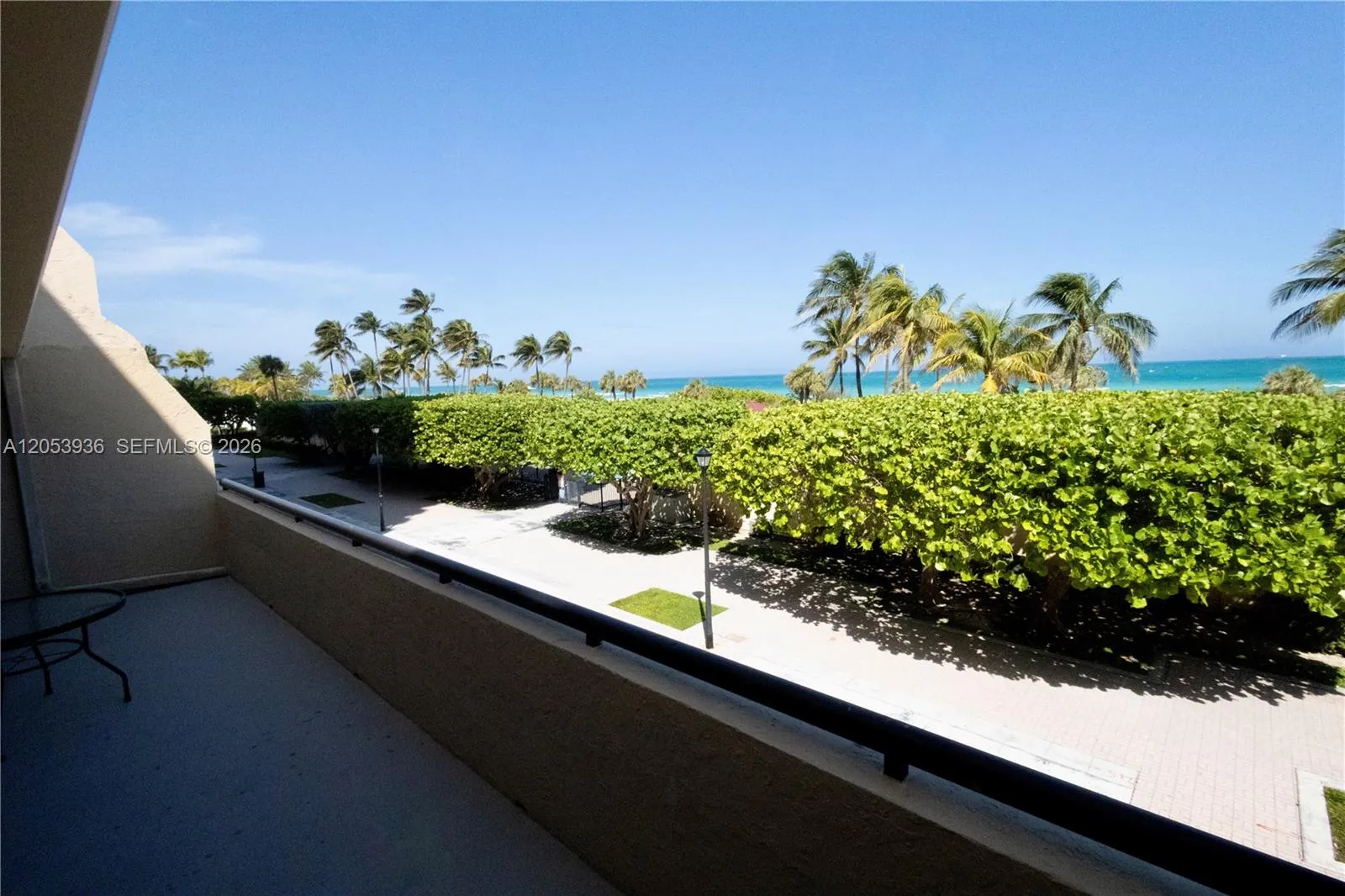 Foto de propiedad en 2555 Collins Avenue 308, Miami Beach, FL 33140 Miami Beach con MLS# 