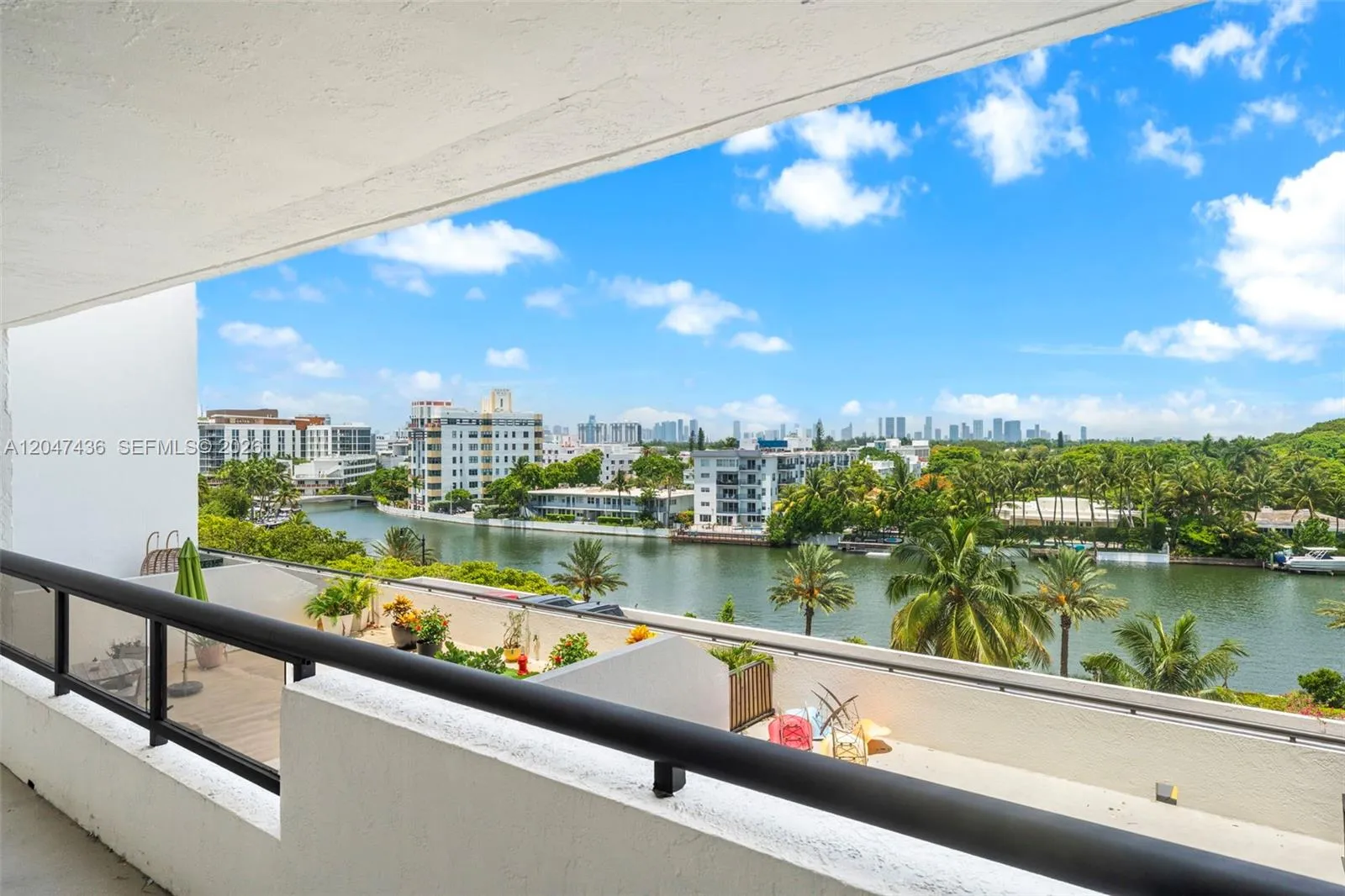 Foto de propiedad en 2555 Collins Avenue 706, Miami Beach, FL 33140 Miami Beach con MLS# 