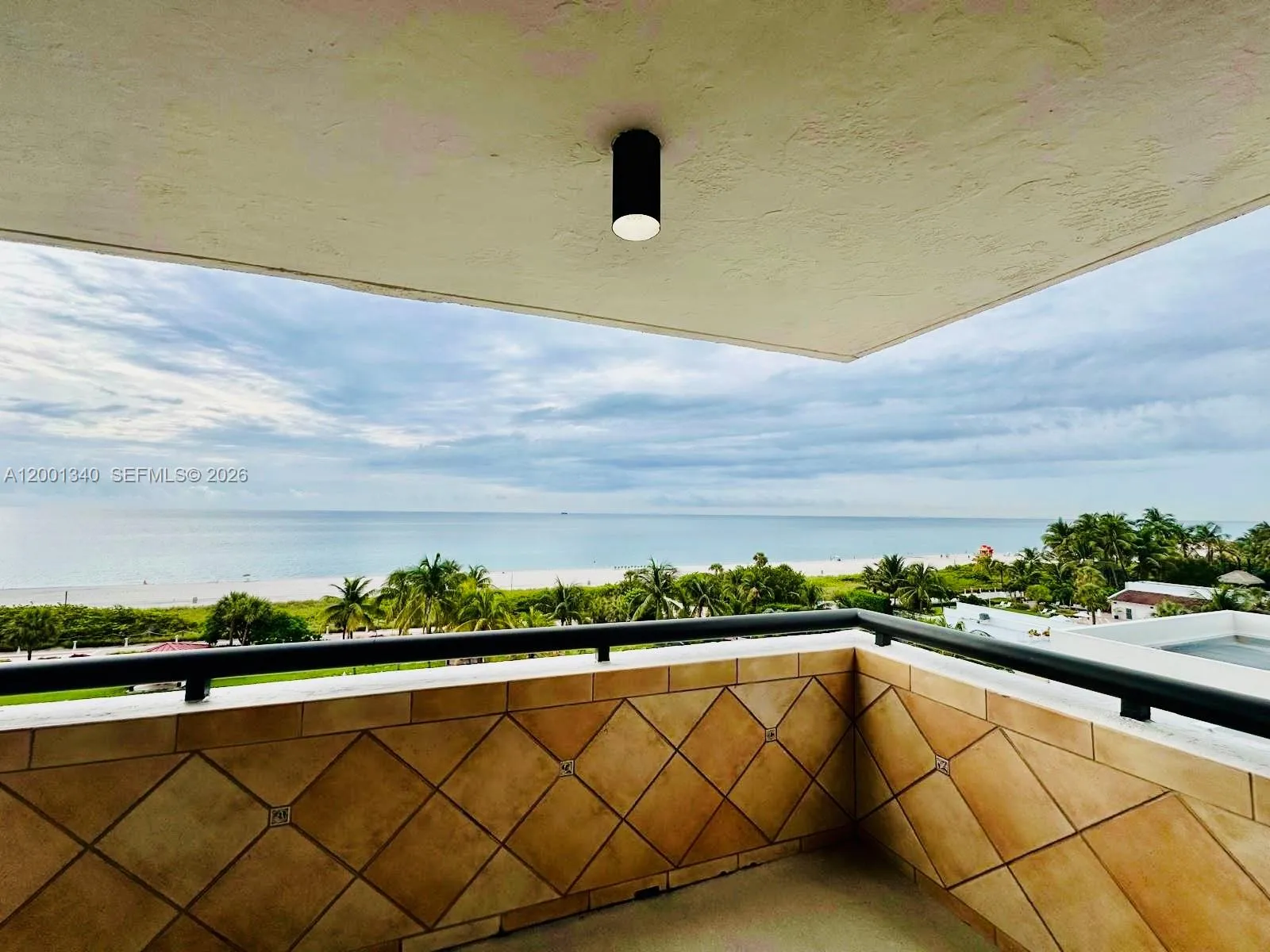 Foto de propiedad en 2555 Collins Avenue 711, Miami Beach, FL 33140 Miami Beach con MLS# 