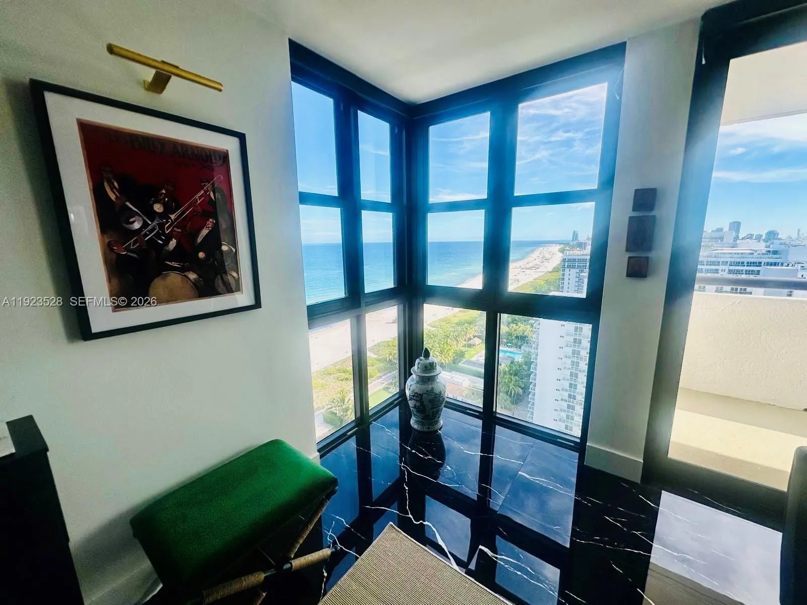 Foto de propiedad en 2555 Collins Avenue PH114, Miami Beach, FL 33140 Miami Beach con MLS# 