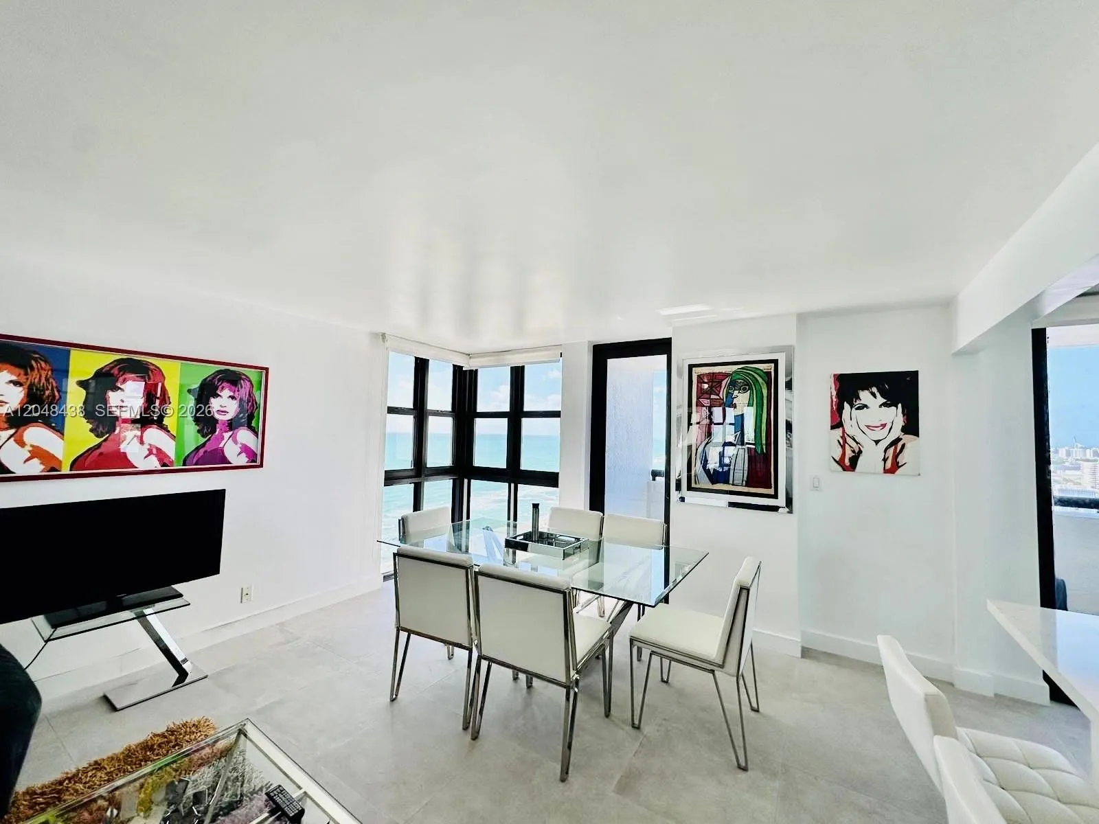 Foto de propiedad en 2555 Collins Avenue PH214, Miami Beach, FL 33140 Miami Beach con MLS# 
