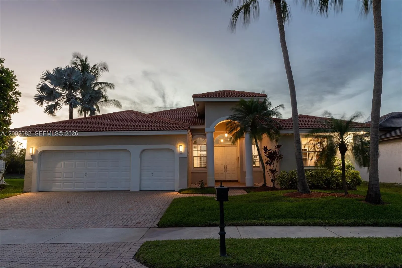 Foto de propiedad en 2557 Jardin Terrace, Weston, FL 33327 Weston con MLS# 