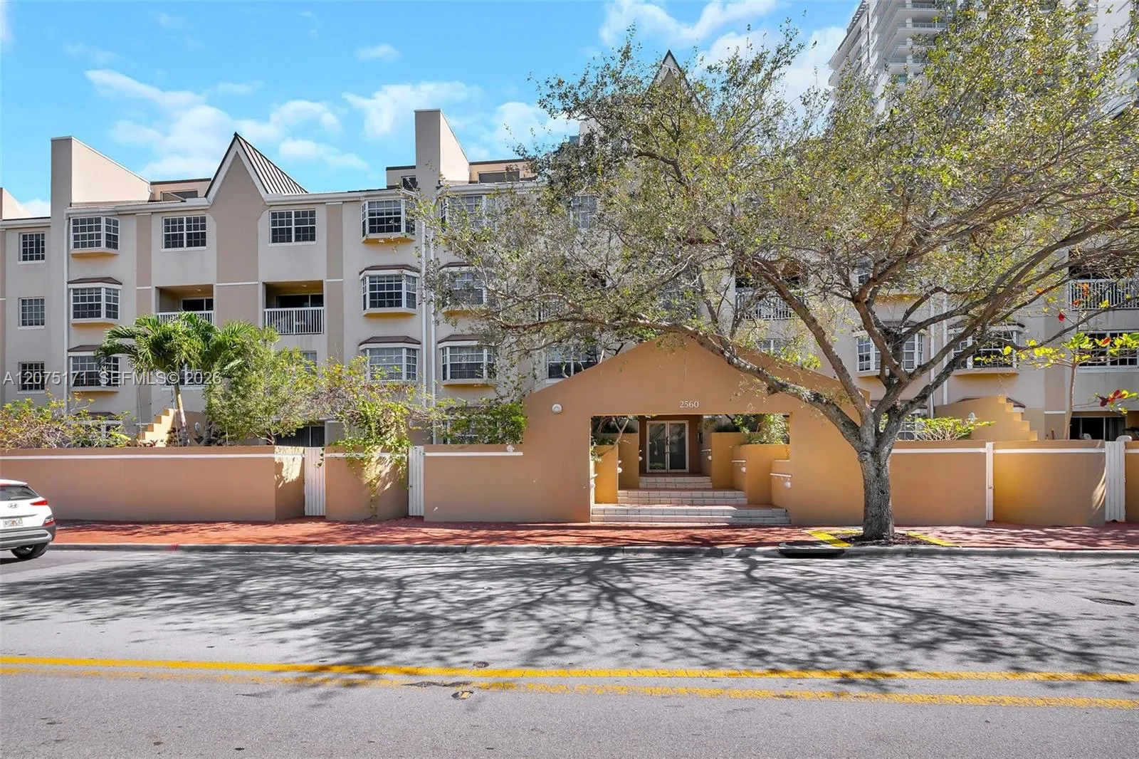 Alquilada 2560 S Tigertail Avenue 10, Miami, FL 33133, Miami, FL 33133