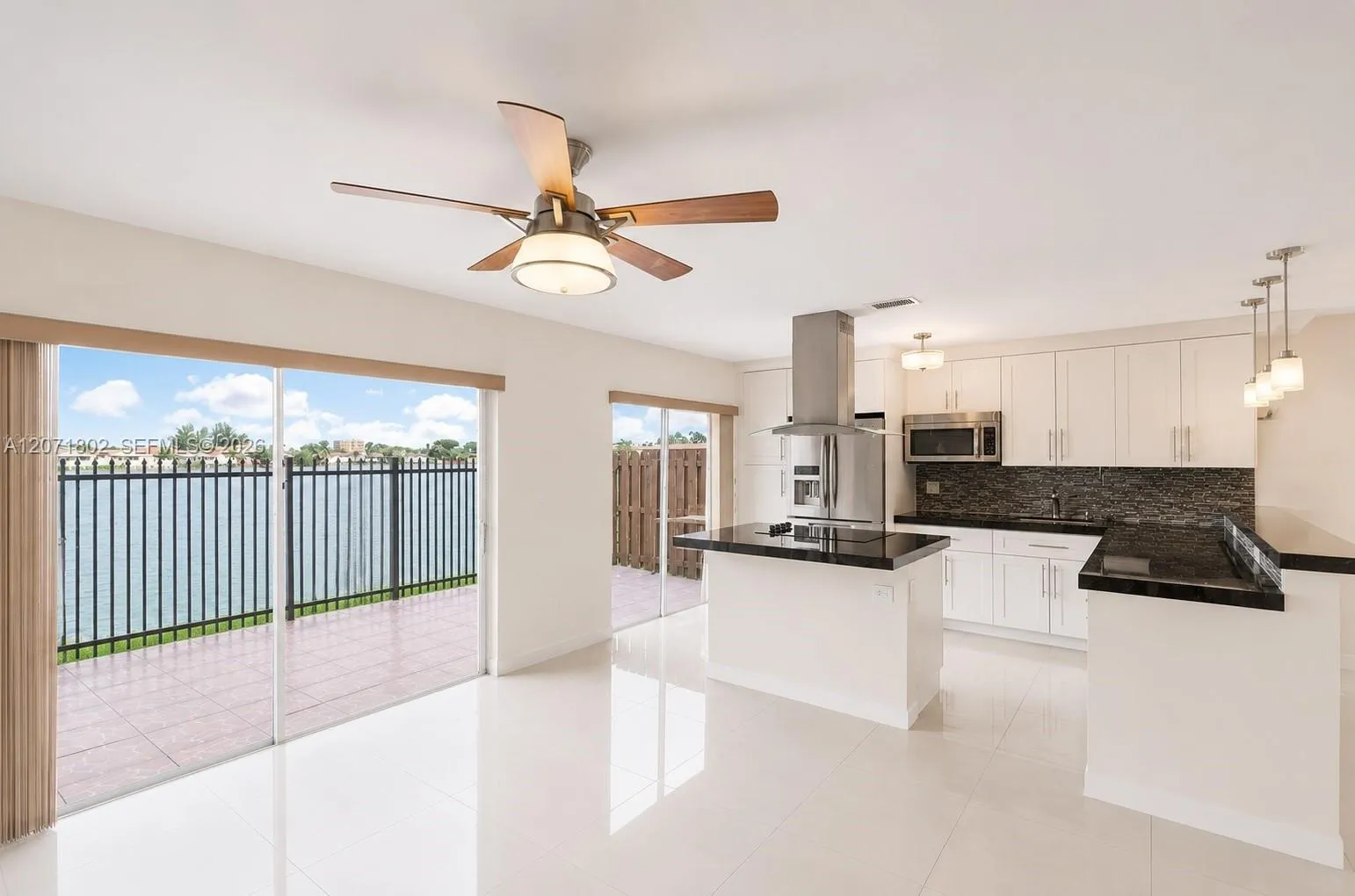 En Venta 2561 W 60th Place 102-1, Hialeah, FL 33016, Hialeah, FL 33016