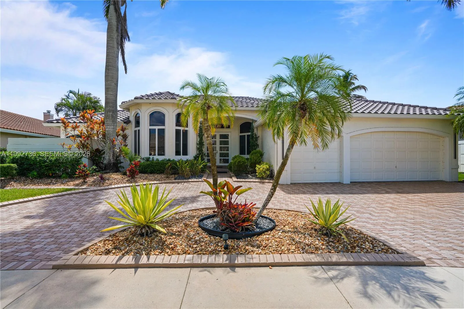Foto de propiedad en 2569 Eagle Run Lane 0, Weston, FL 33327 Weston con MLS# 