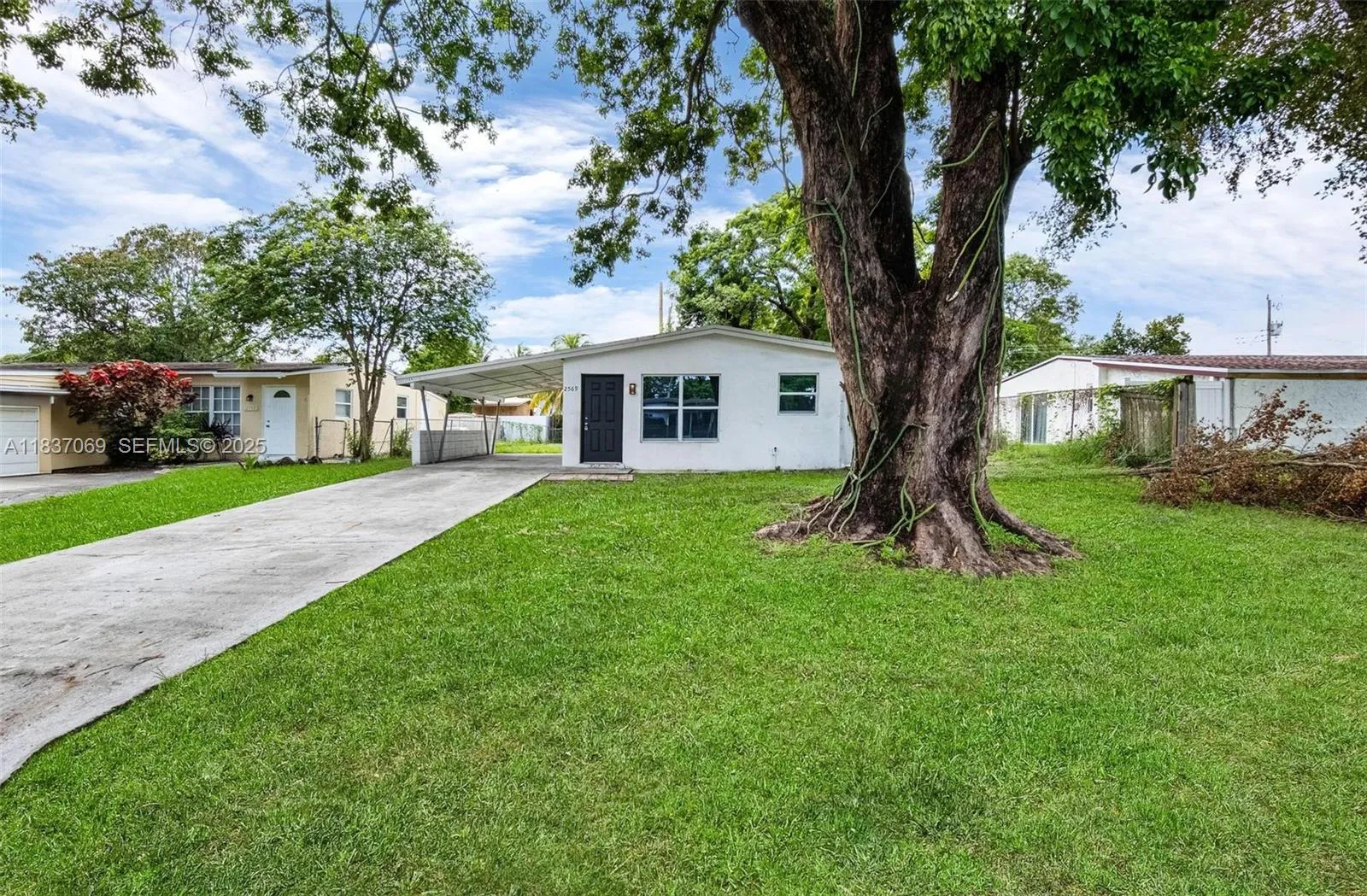 Foto de propiedad en 2569 NW 61st Avenue, Margate, FL 33063 Margate con MLS# 