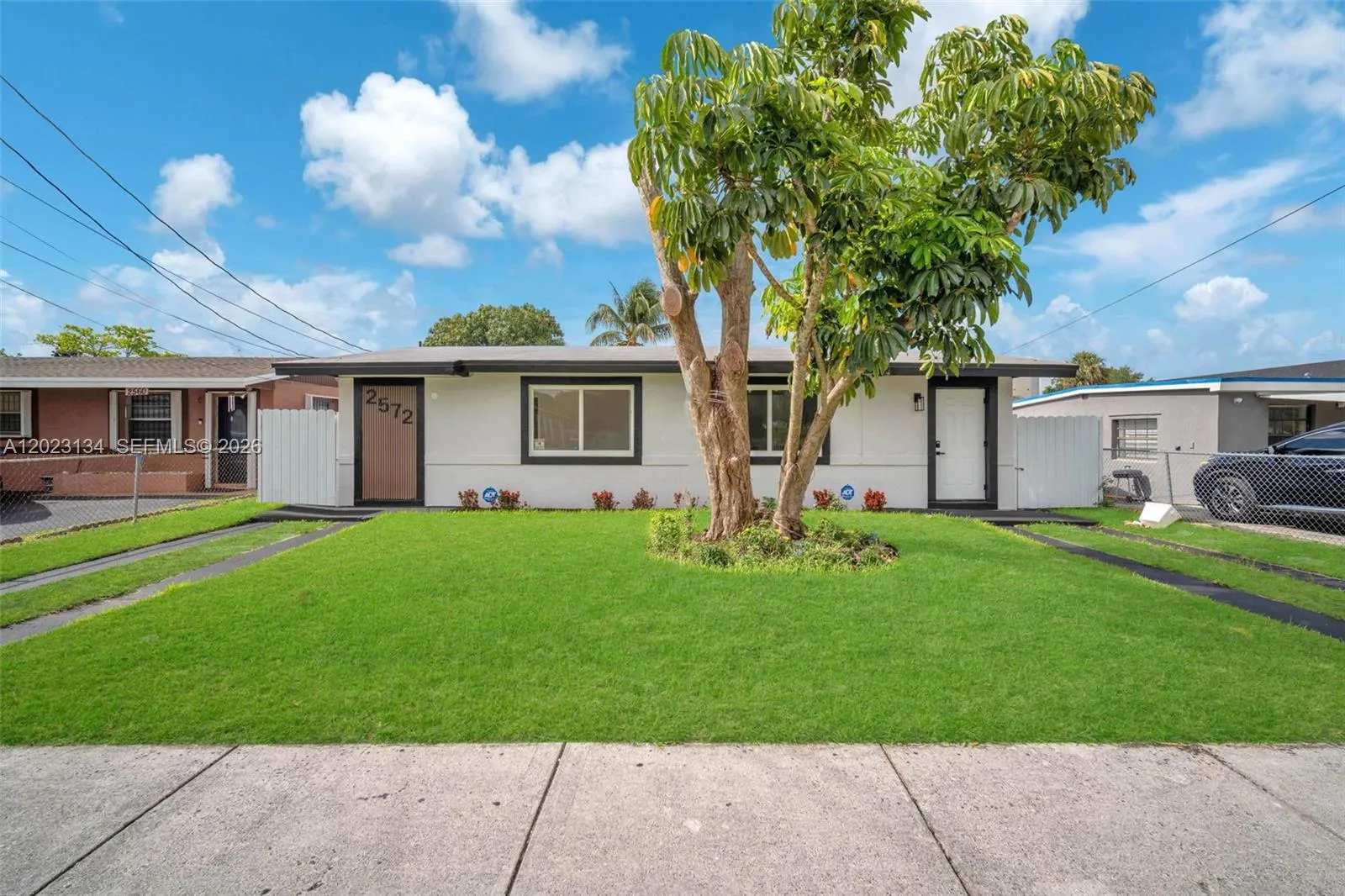 Foto de propiedad en 2572 NW 20th Street A, Fort Lauderdale, FL 33311 Fort Lauderdale con MLS# 