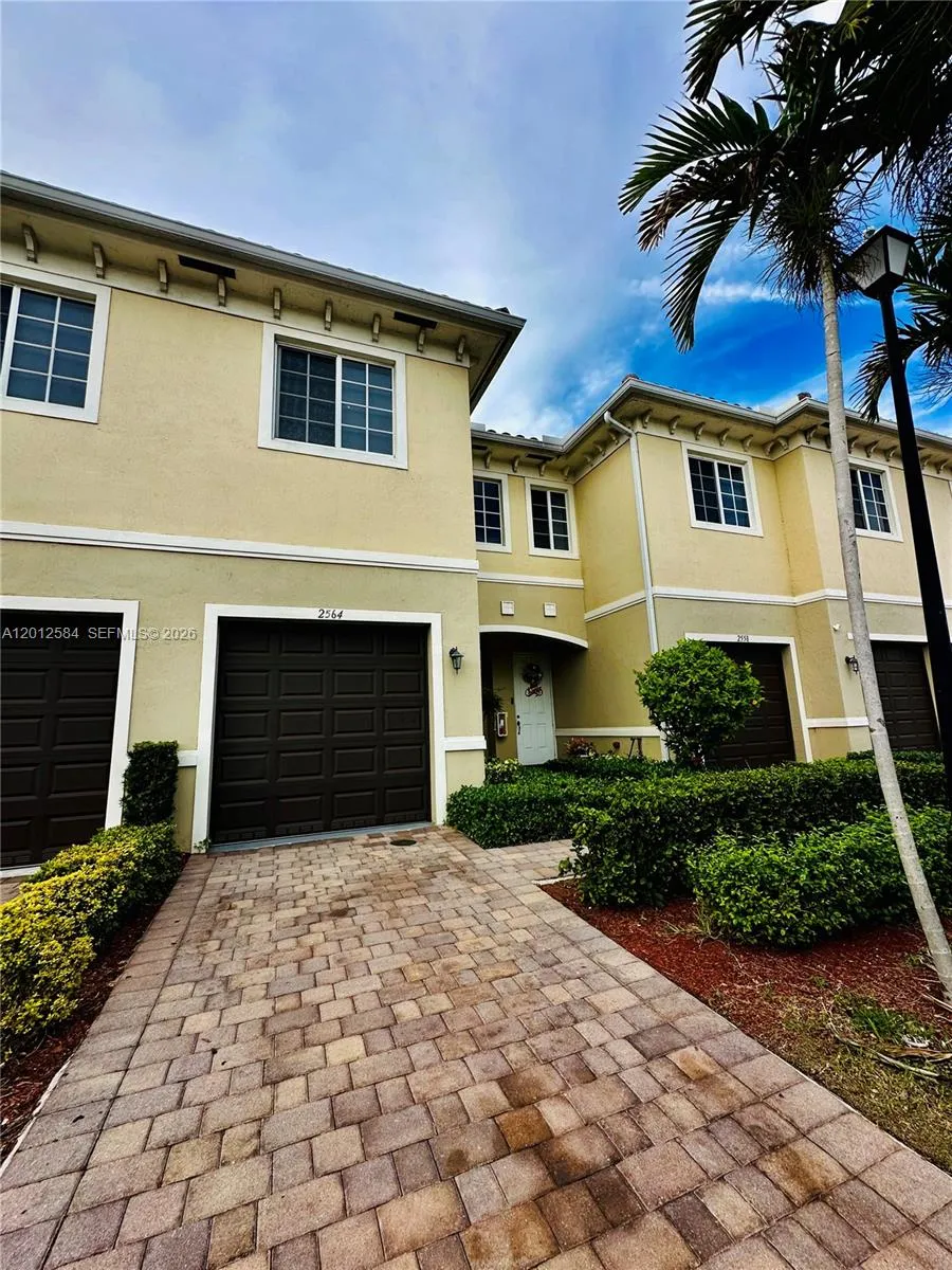 Foto de propiedad en 2574 SW 81st Terrace 2564, Miramar, FL 33025 Miramar con MLS# 